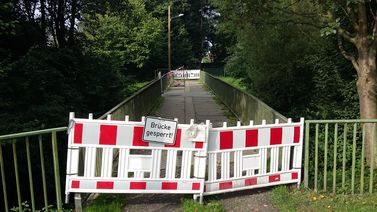 gesperrte Brücke über den Marbach